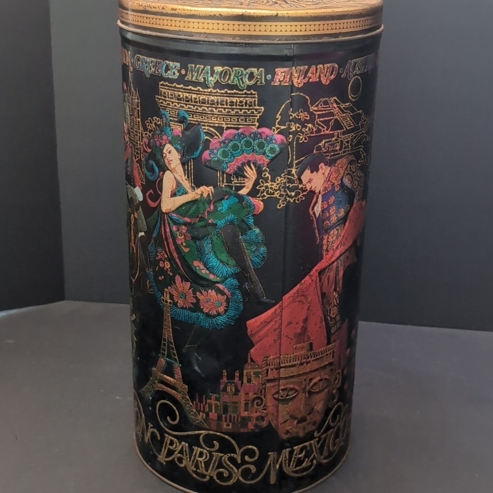 Vintage Colorful Cylindrical Tin Features People From Different Countries. - Picture 10 of 16